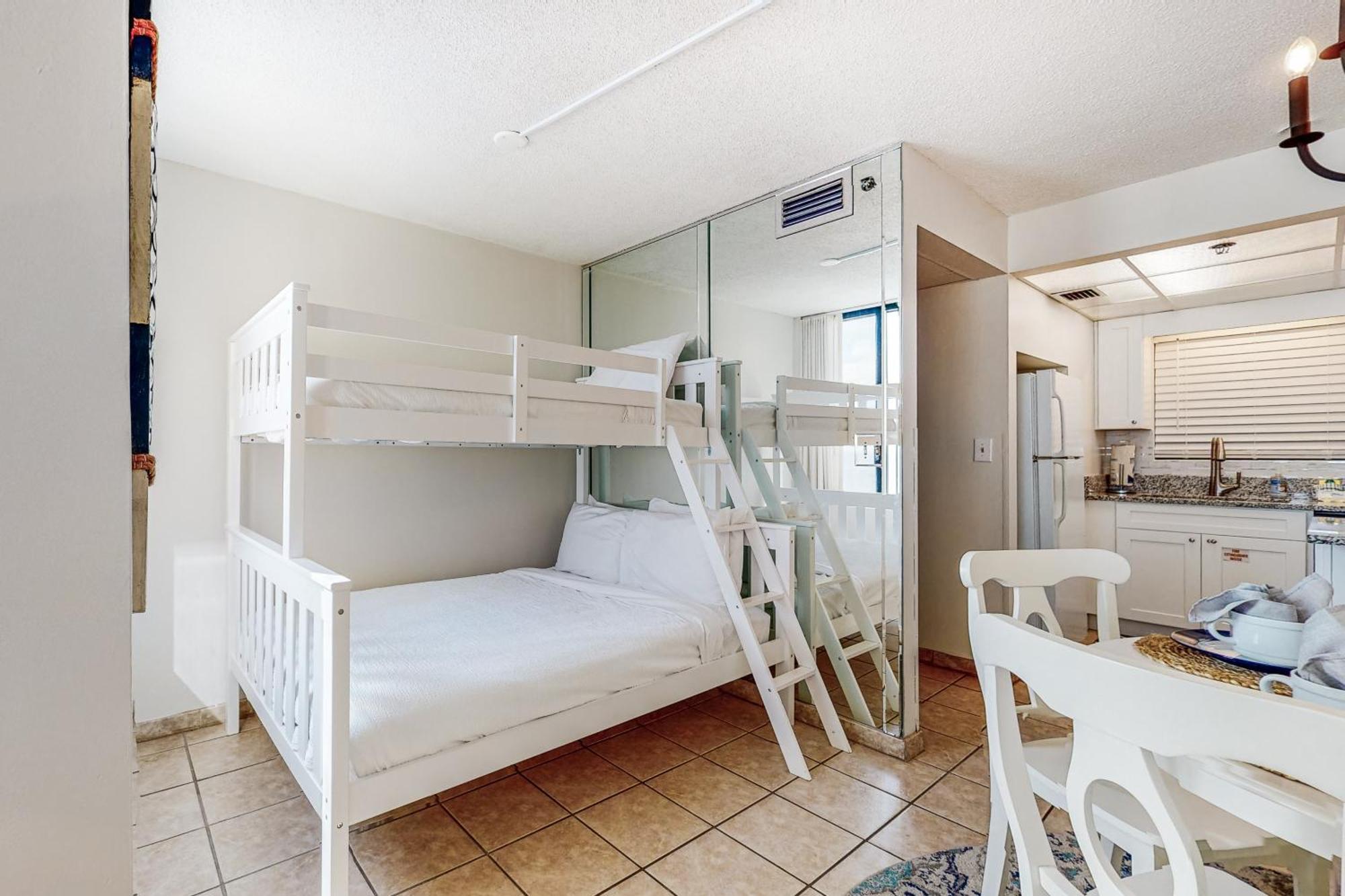 Sunbird Apartment Panama City Beach Room photo